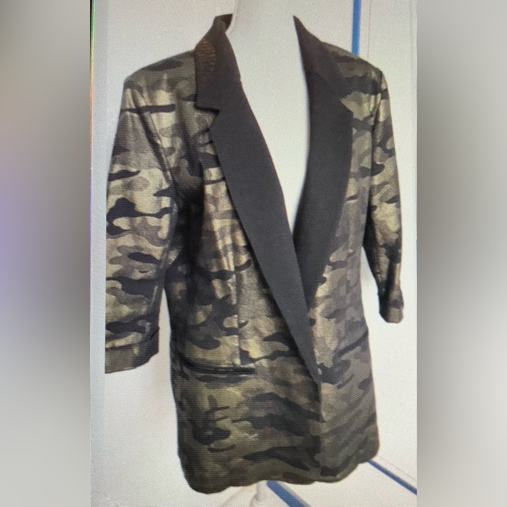 Peter Nygard Olive & Black Camouflage Blazer